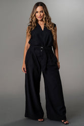 CALÇA PANTALONA COM PREGAS E CINTO