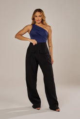 CALÇA RETA COM MAXI PREGAS E LAPELAS