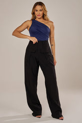 CALÇA RETA COM MAXI PREGAS E LAPELAS