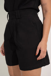 BERMUDA ALFAIATARIA COM PREGAS