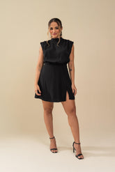 VESTIDO CURTO COM OMBROS DRAPEADOS