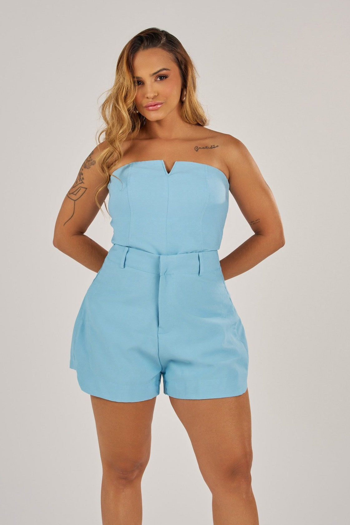 SHORT ALFAIATARIA COM RECORTES