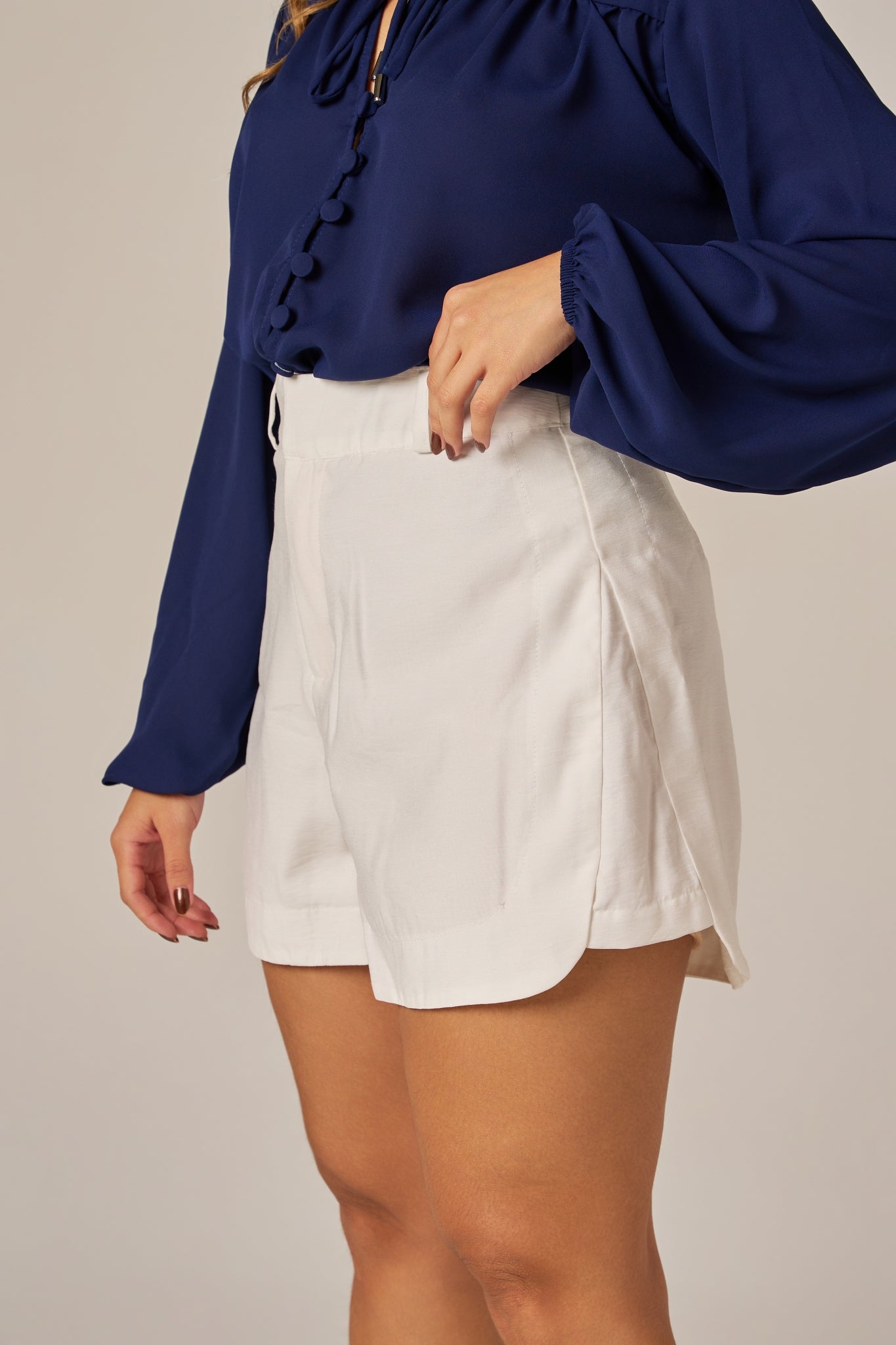 SHORT ALFAIATARIA COM RECORTES