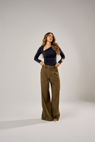 CALÇA PANTALONA COM PREGAS E BOTÕES