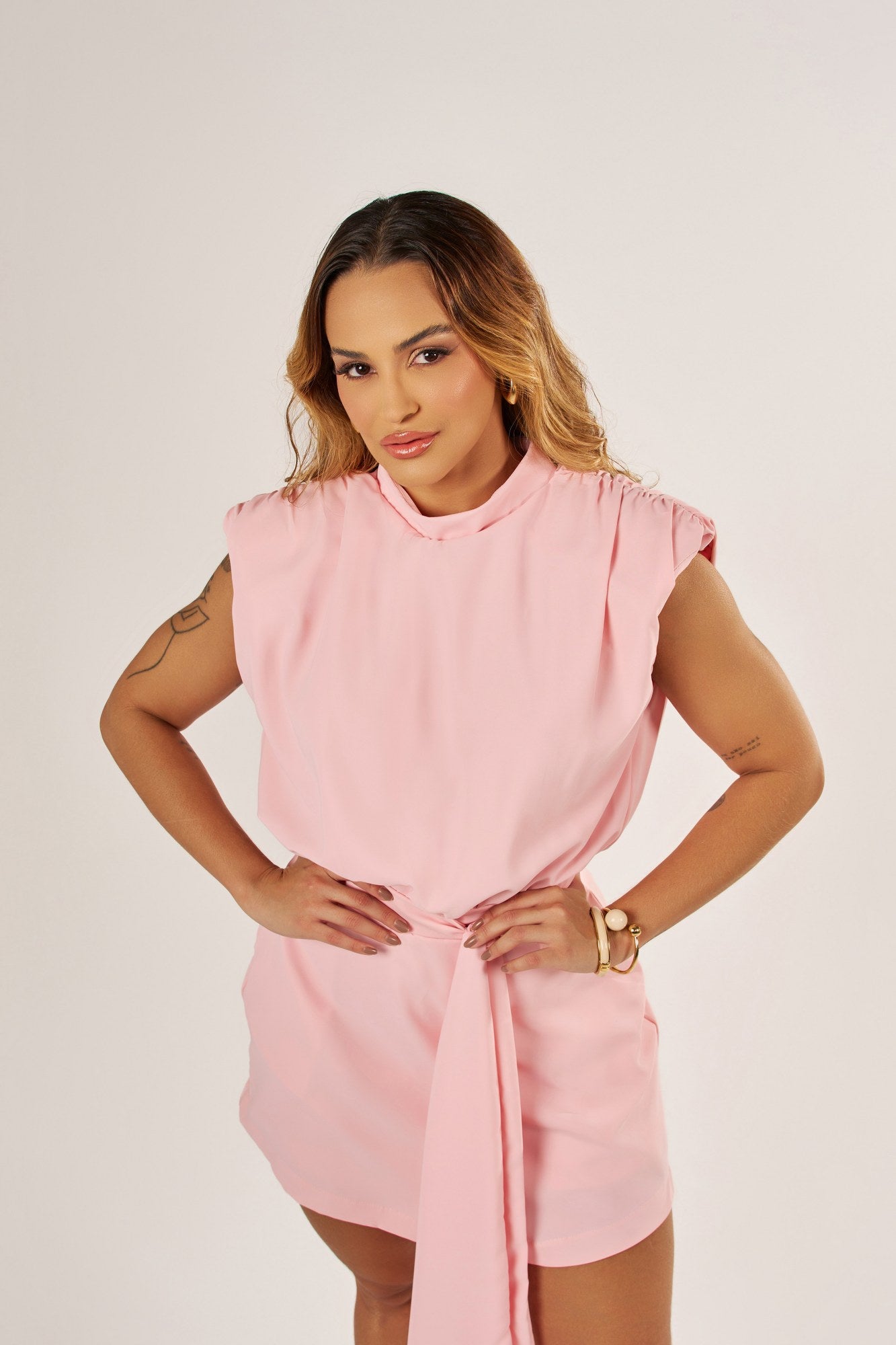 MACAQUINHO COM OMBROS DRAPEADOS