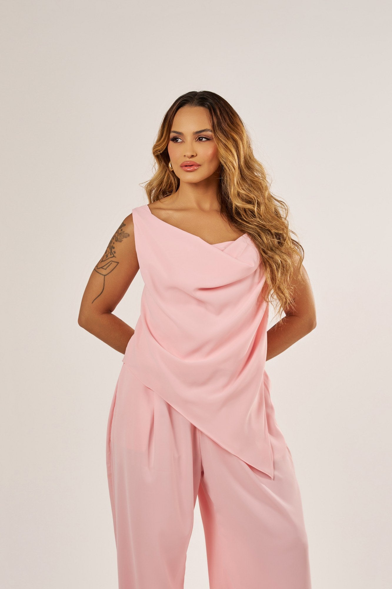 BLUSA ASSIMÉTRICA DEGAGÊ ALFAIATARIA LEVE