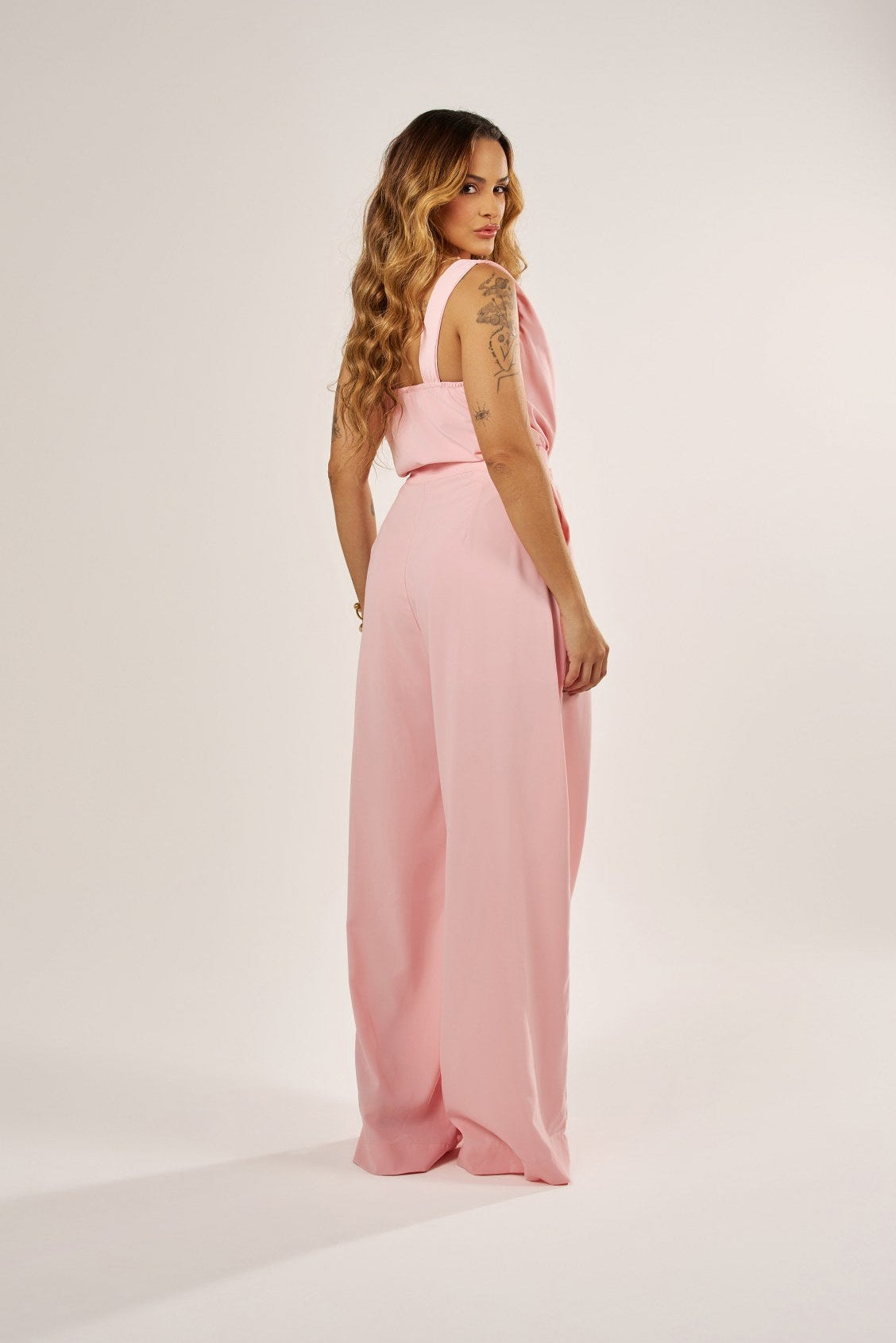 CALÇA PANTALONA ALFAIATARIA LEVE COM PREGAS