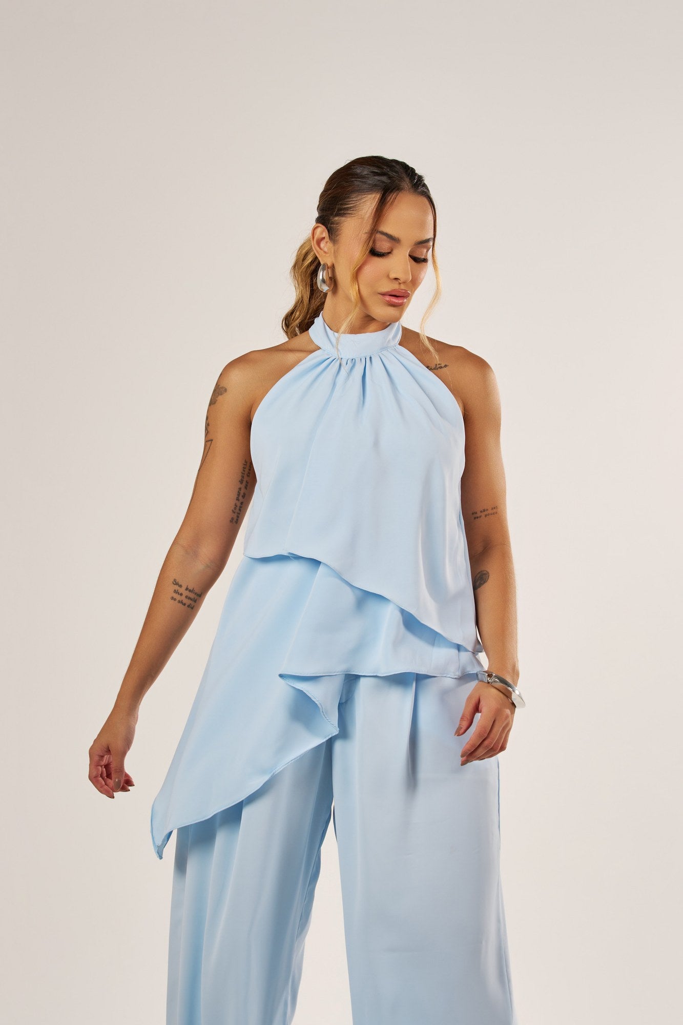 BLUSA FRENTE ÚNICA ASSIMÉTRICA