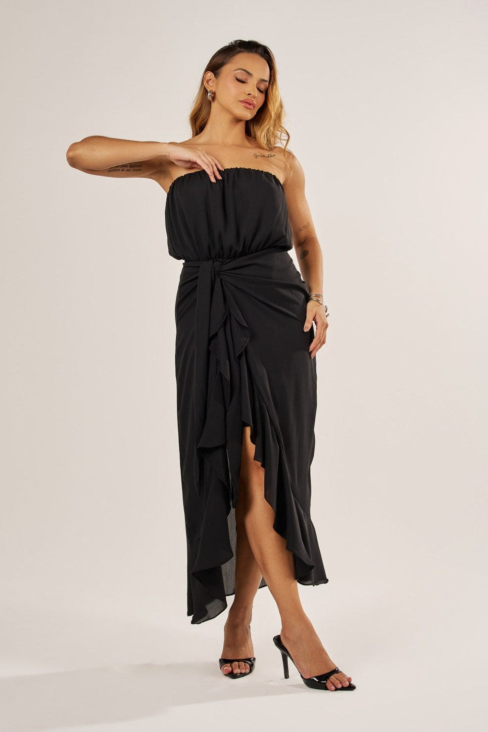 VESTIDO MIDI TOMARA QUE CAIA COM AMARRAÇÃO