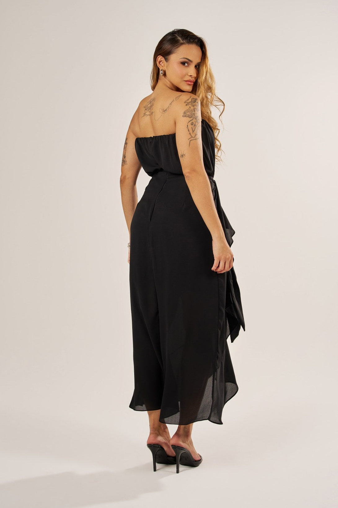 VESTIDO MIDI TOMARA QUE CAIA COM AMARRAÇÃO