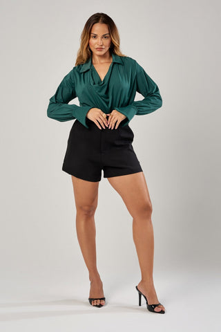 SHORT ALFAIATARIA CLÁSSICO COM PREGAS