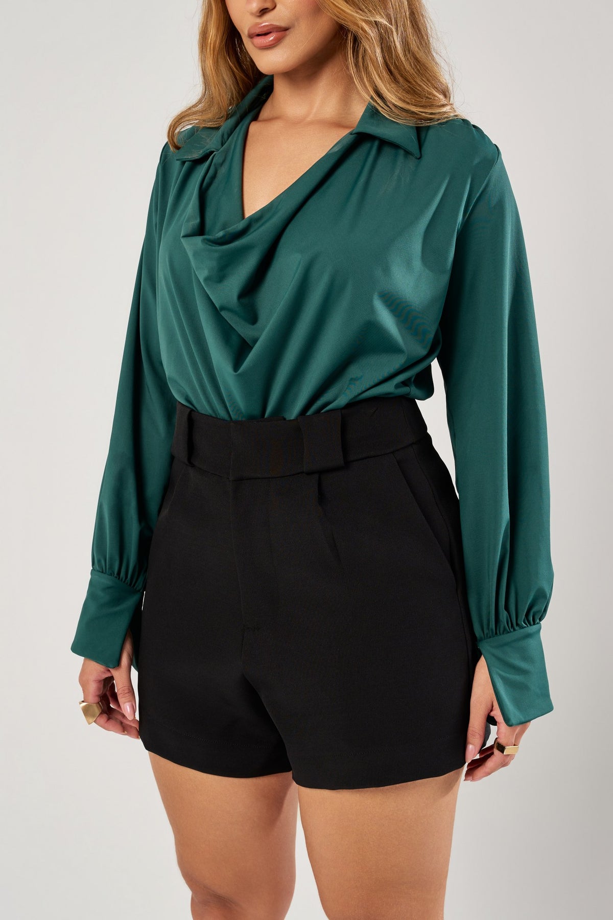 SHORT ALFAIATARIA CLÁSSICO COM PREGAS