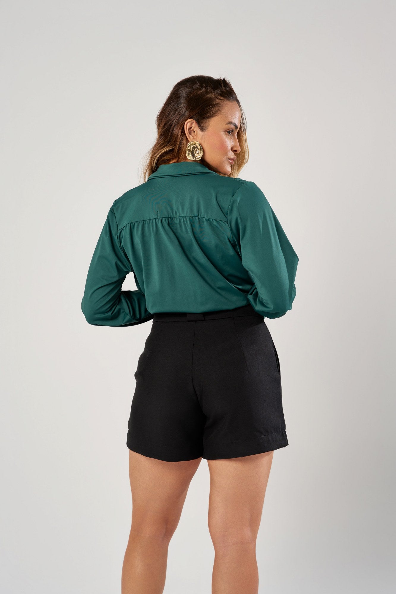 SHORT ALFAIATARIA CLÁSSICO COM PREGAS