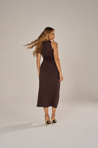 VESTIDO MIDI COM DRAPEADOS E AJUSTES ORGÂNICOS