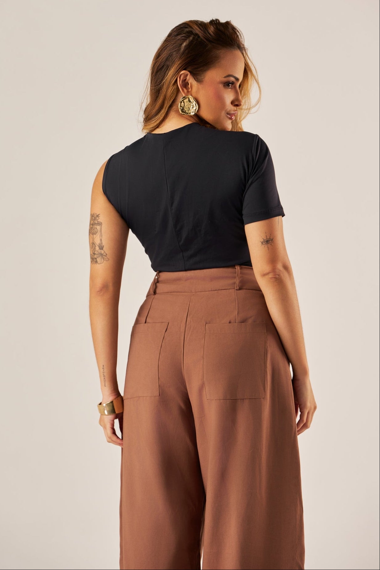 BLUSA ASSIMÉTRICA MANGA CURTA