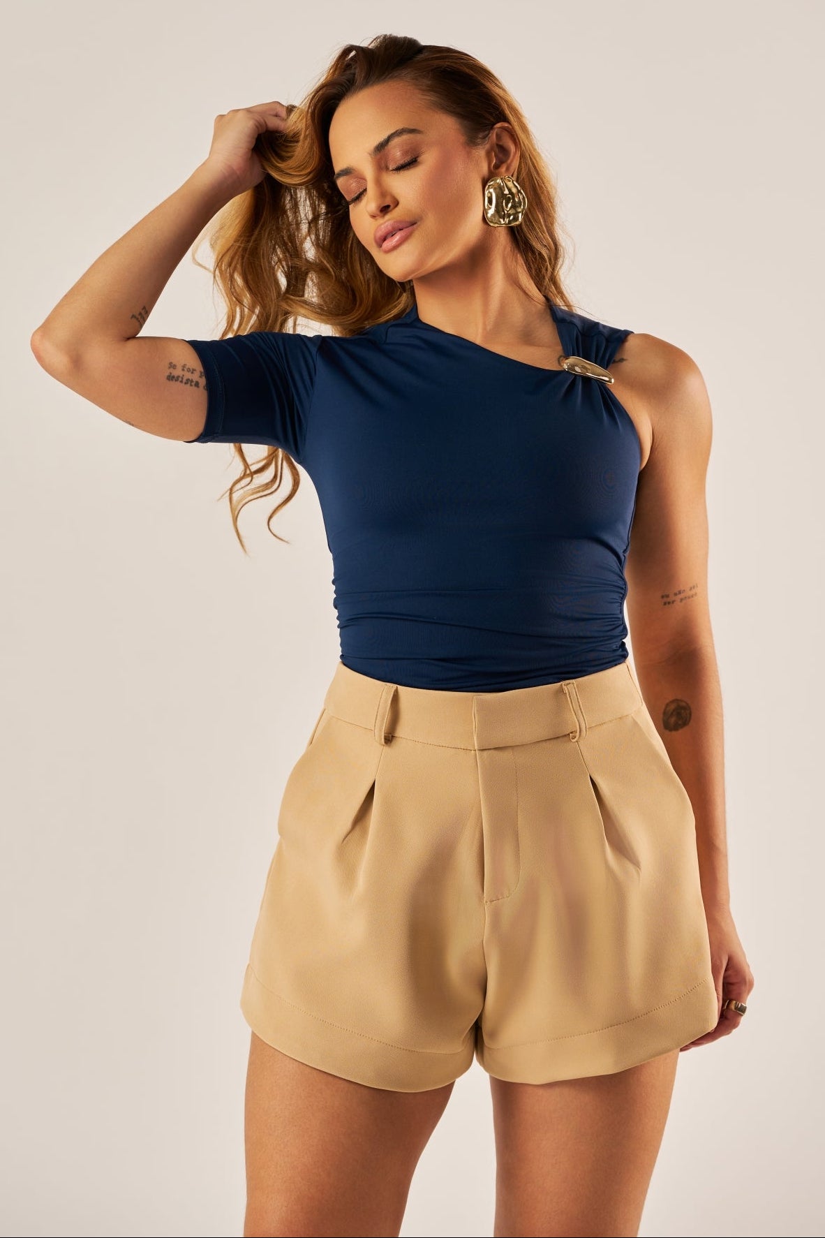 BLUSA ASSIMÉTRICA MANGA CURTA