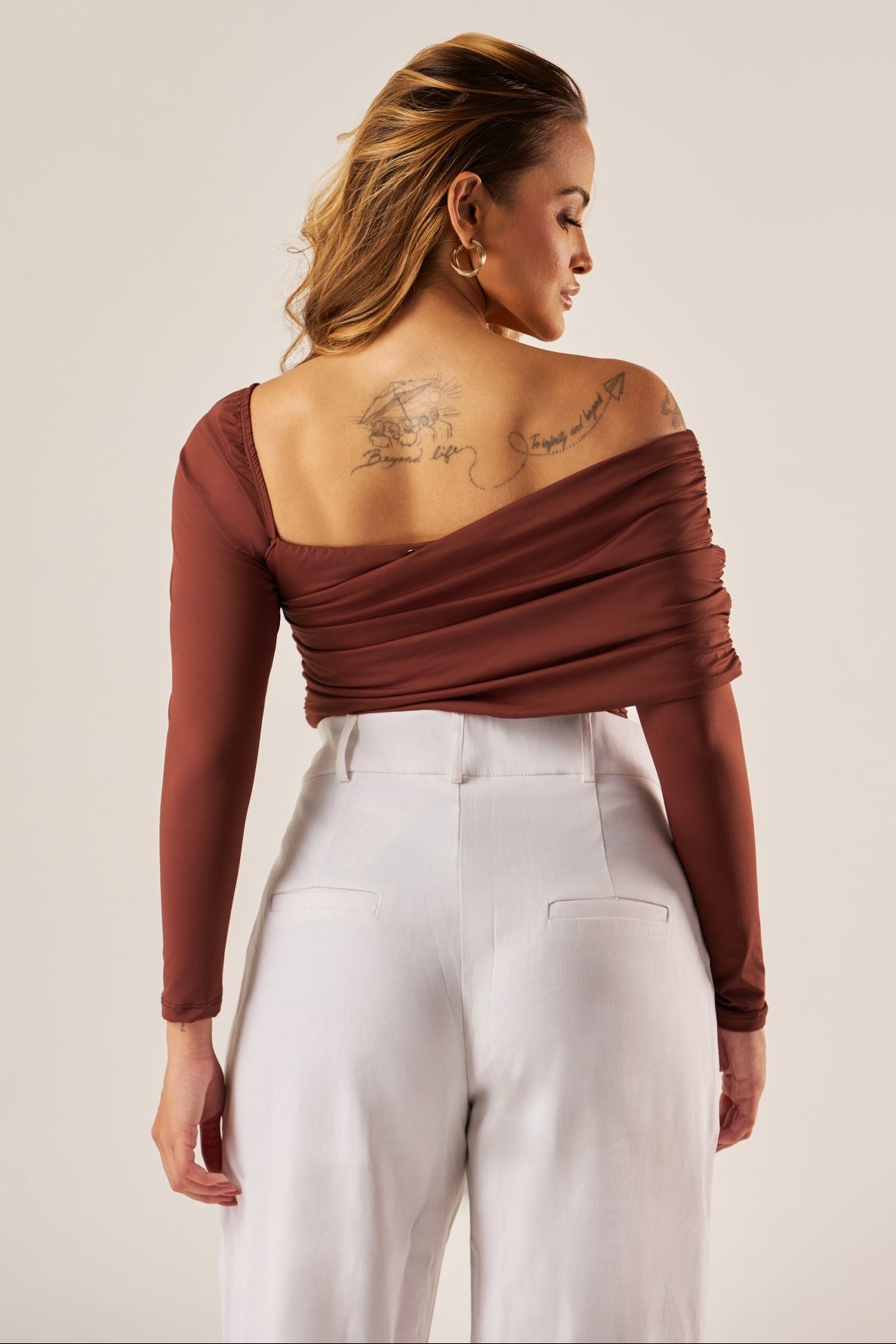 BODY BUSTO ASSIMÉTRICO COM DRAPEADOS