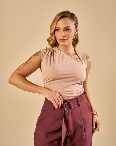 BLUSA DRAPEADA DECOTE ASSIMÉTRICO