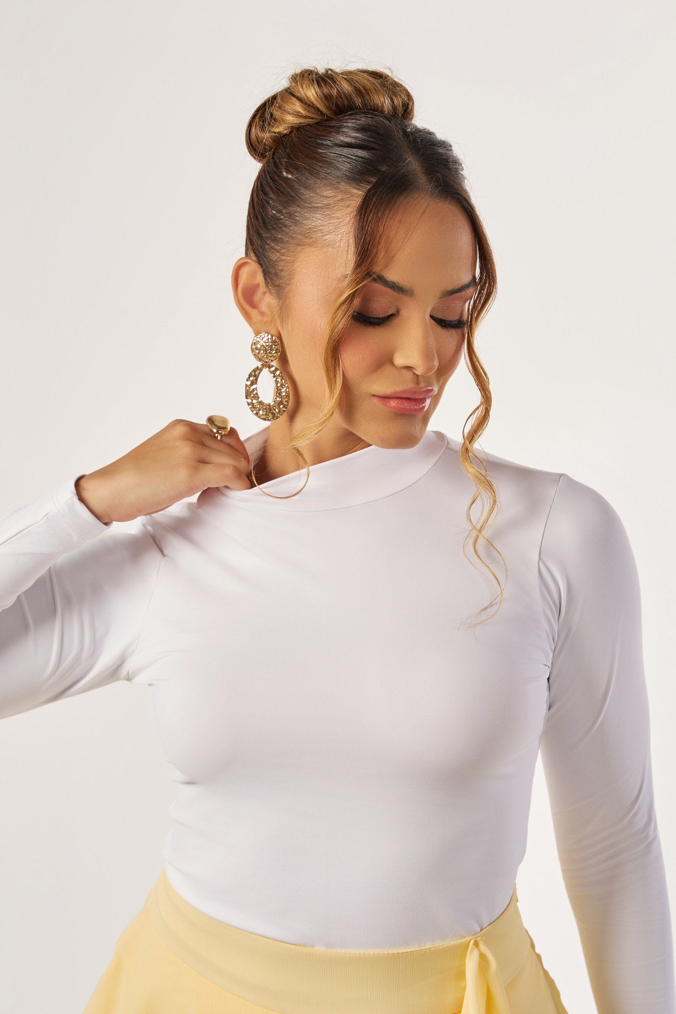 BLUSA GOLA ALTA COM MANGA LONGA