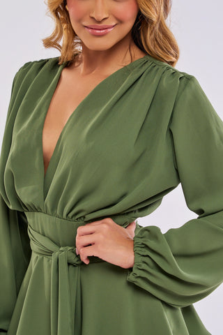 VESTIDO CURTO MANGAS BUFANTES COM FAIXA