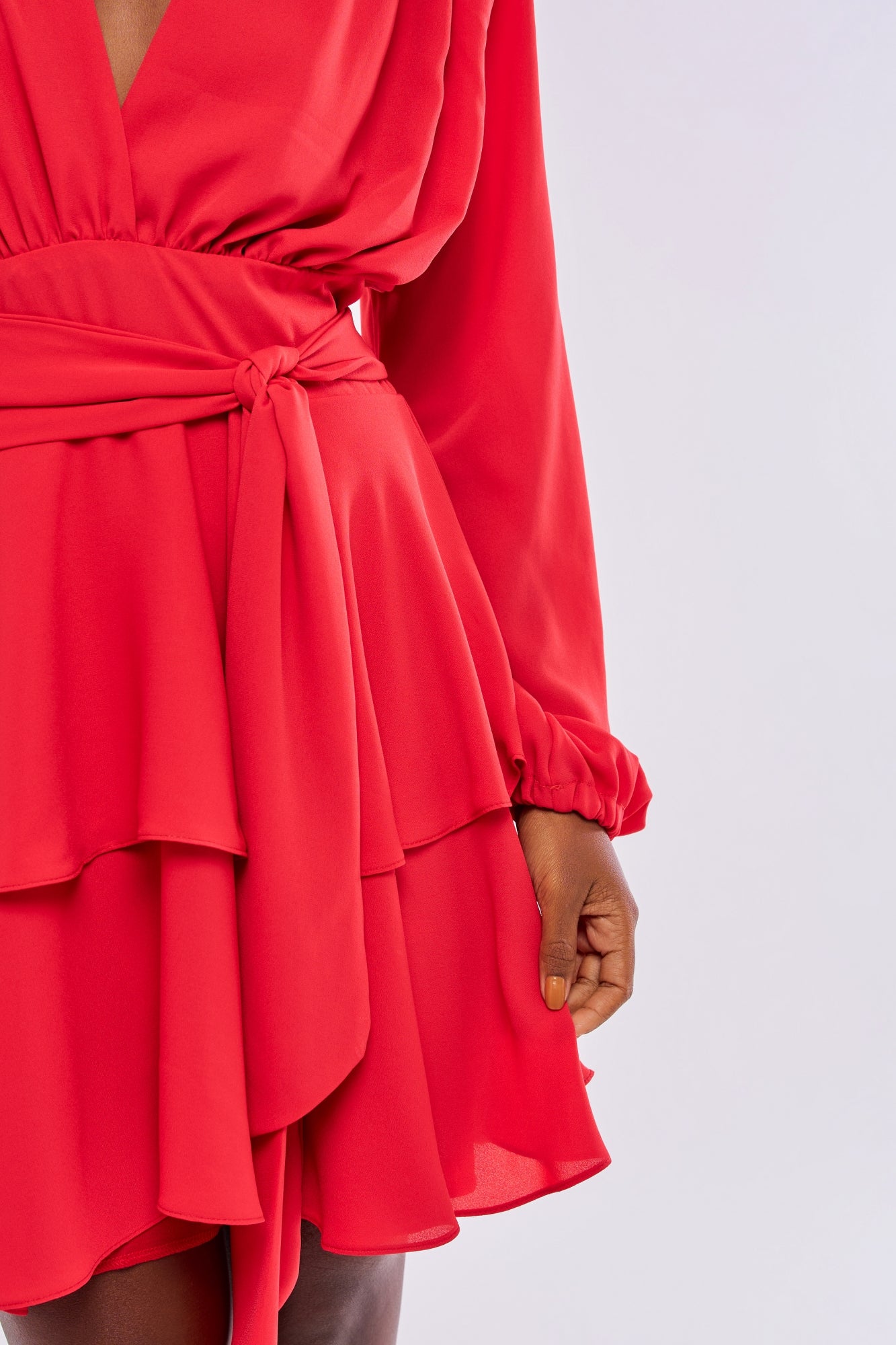 VESTIDO CURTO MANGAS BUFANTES COM FAIXA