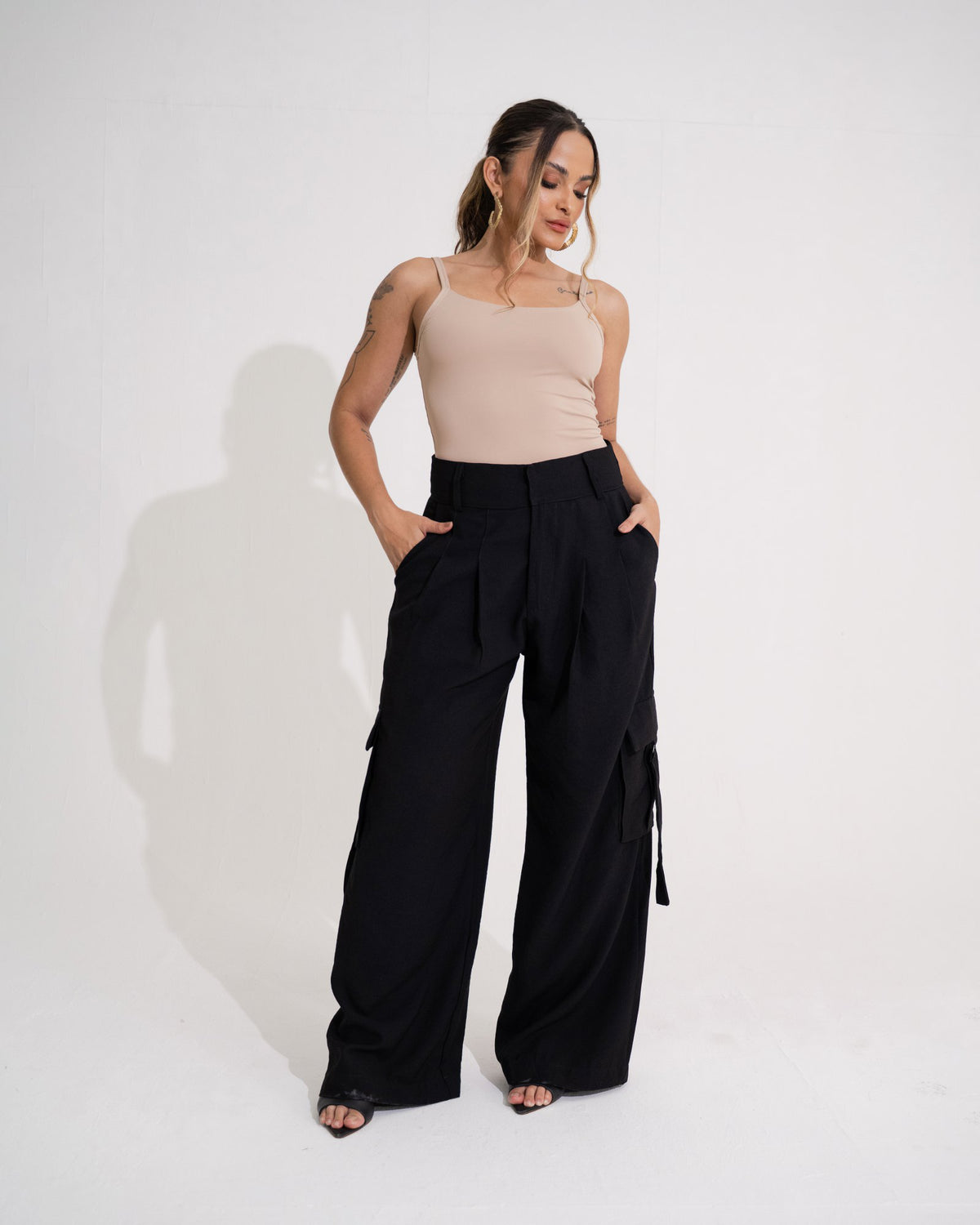 CALÇA ALFAIATARIA RETA BOLSOS CARGO