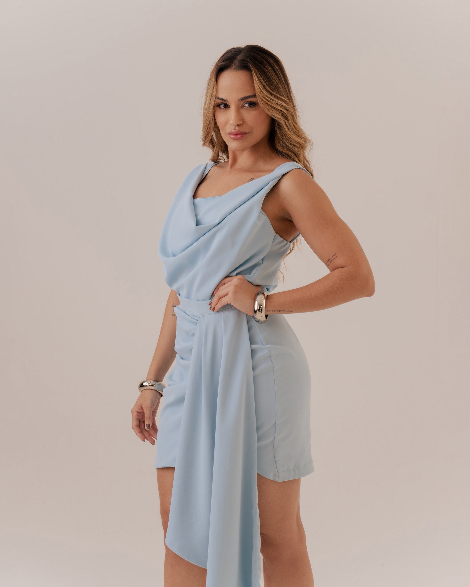BLUSA ASSIMÉTRICA DEGAGÊ ALFAIATARIA LEVE
