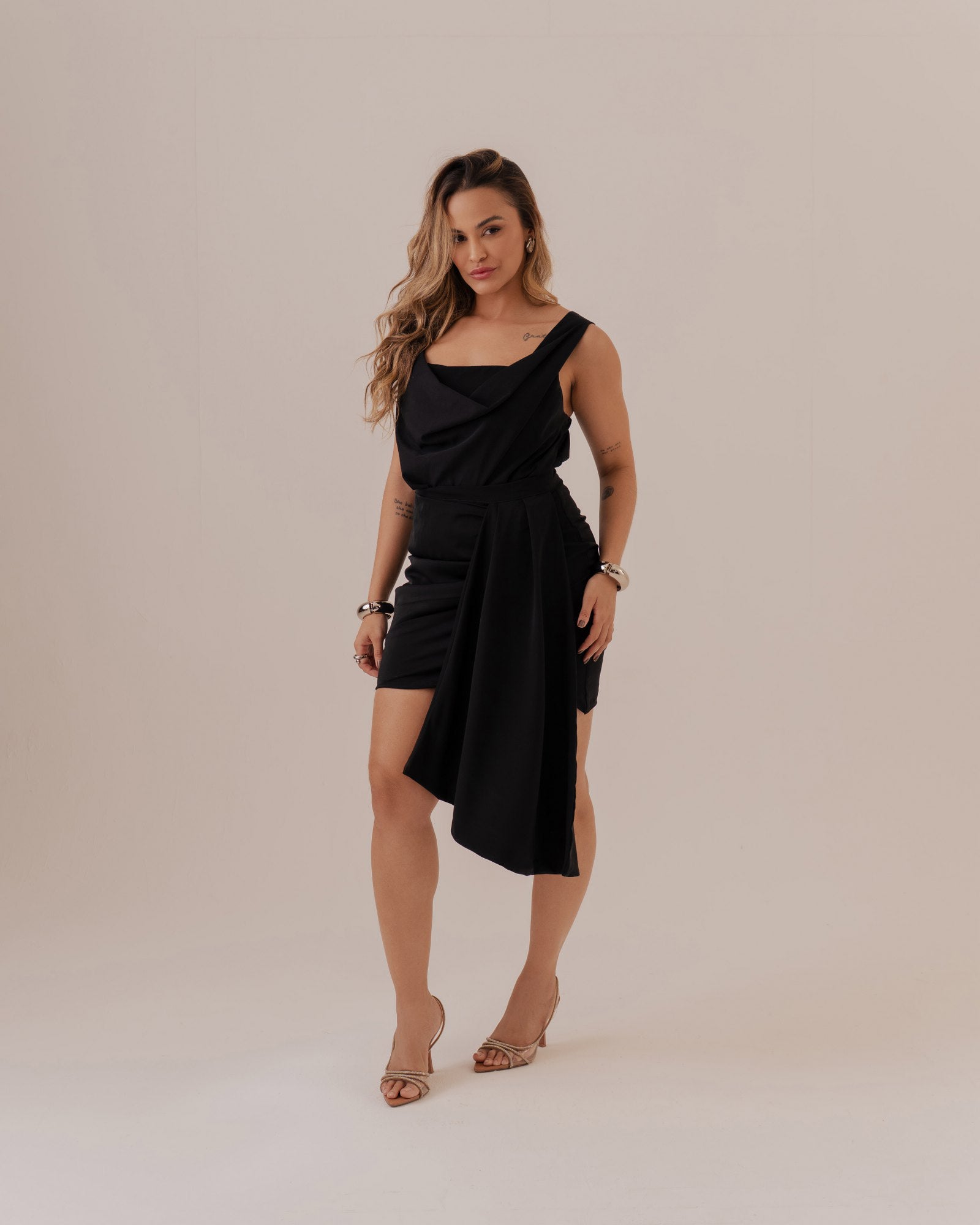 BLUSA ASSIMÉTRICA DEGAGÊ ALFAIATARIA LEVE