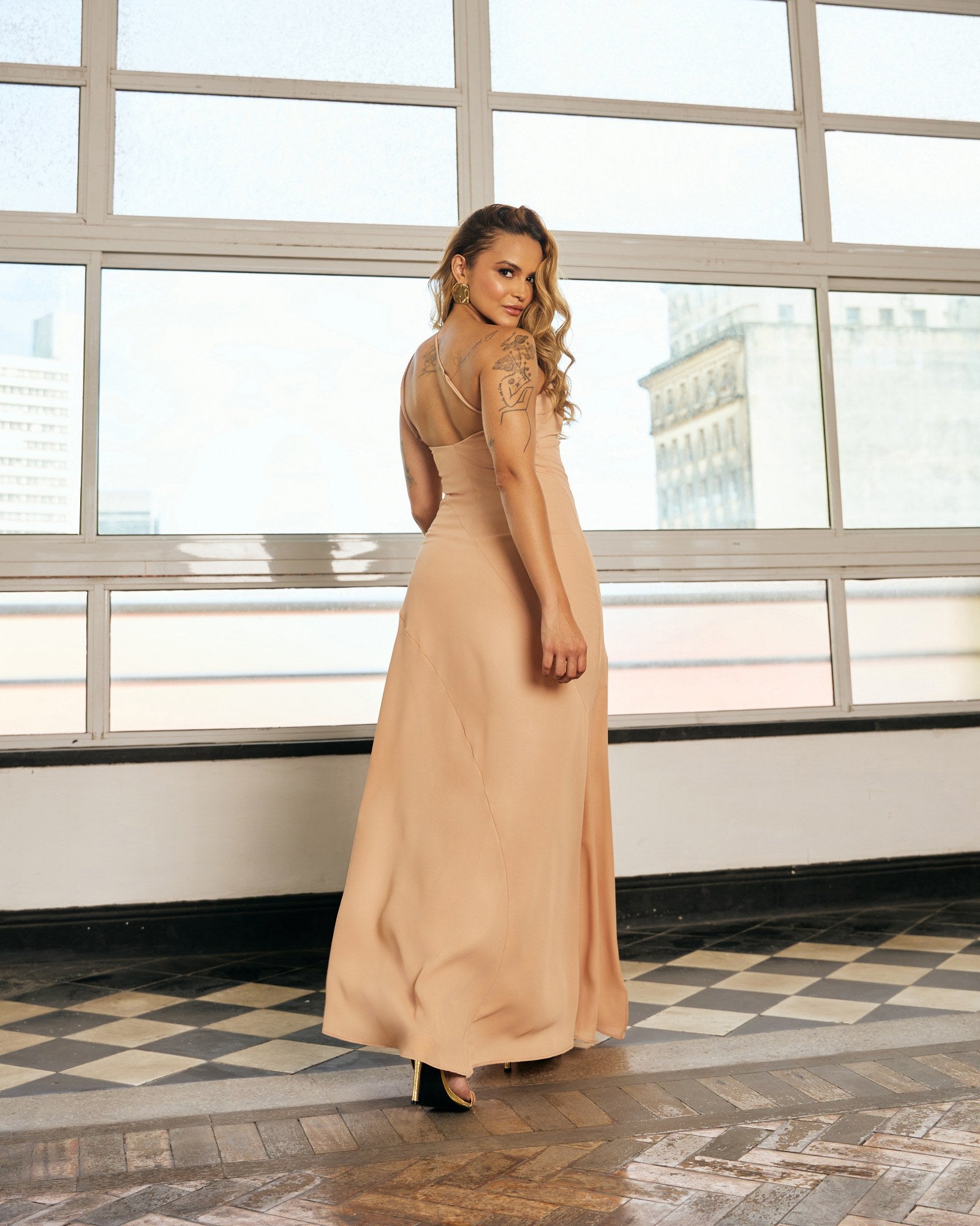 VESTIDO LONGUETE OMBRO ÚNICO